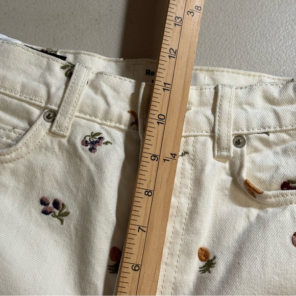 Reformation Cynthia Fruitloops embroidered jeans Vintage white size 23 cottage - Picture 12 of 13